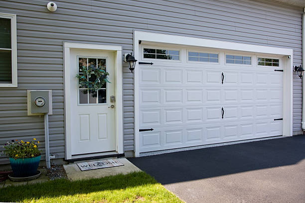 24/7 Emergency Garage Door Panel Replacement experts in Potomac, MD